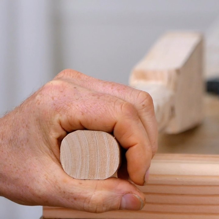 a hand on a greenland paddle loom cut to illustrate proper loom shaping